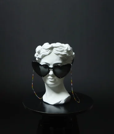 Krāsaina briļļu ķēdīte