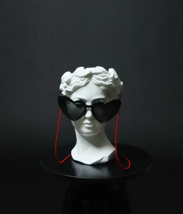 Sarkana briļļu ķēdīte