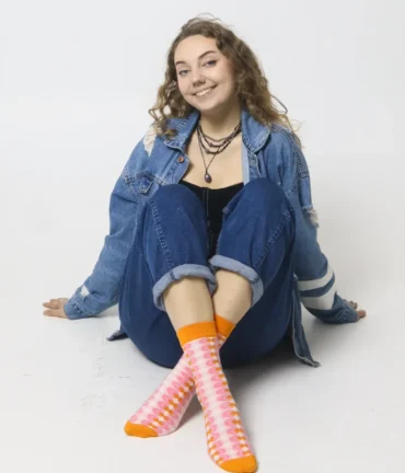 Latvijā radīta dizaina zeķes Saulesdūriens, krāsainas, košas zeķes