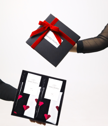 Zeķu dāvanu komplekts - Pustumsā, zeķes ar sirsniņām